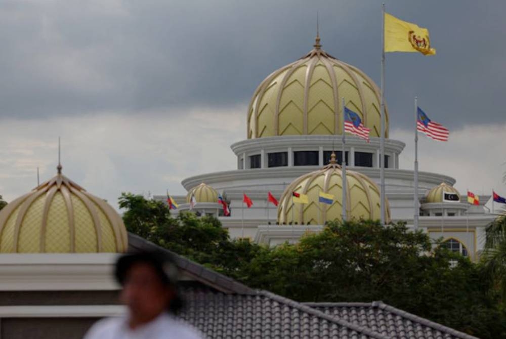 Pada Rabu, kabinet telah mendapat perkenan Yang di-Pertuan Agong untuk mempersembahkan cadangan mengukuhkan penguatkuasaan dasar berhubung kalimah ALLAH kepada Majlis Raja-Raja.