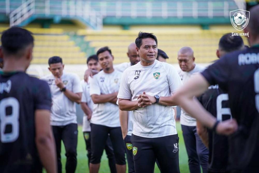 Nafuzi (tengah) mahu KDA FC memanfaatkan kelebihan beraksi di laman sendiri apabila menerima kunjungan Kelantan FC pada malam Jumaat. - Foto KDA FC