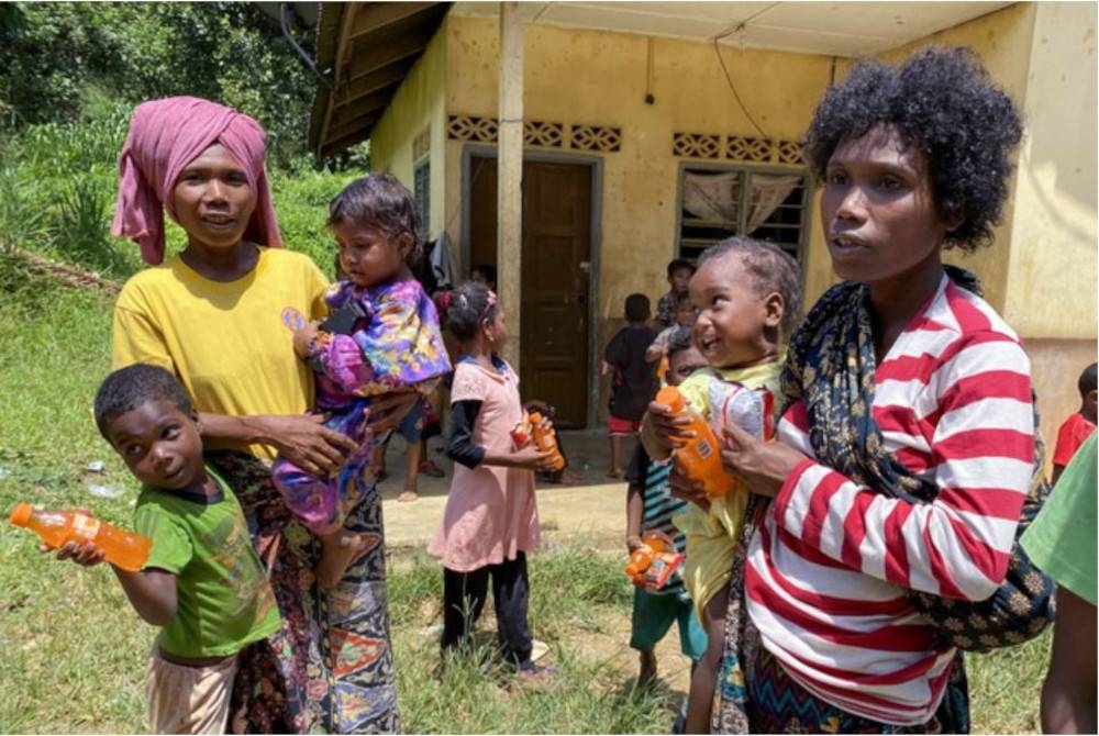 Orang Asli Bateq di Kampung Aring 5 masih ketakutan dan dalam fasa berjaga-jaga berikutan ancaman harimau yang didakwa telah mengorbankan seorang penduduk kampung itu baru-baru ini. - Foto Bernama