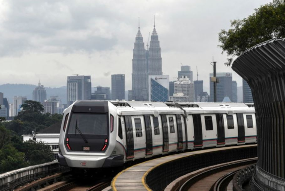 Rapid Rail memohon maaf di atas kesulitan dialami penumpang. - Foto Bernama