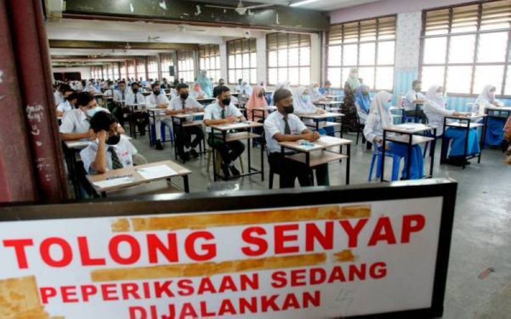 Kementerian Pendidikan akan membuat pengumuman rasmi mengenai tarikh keputusan SPM 2022. - Gambar hiasan