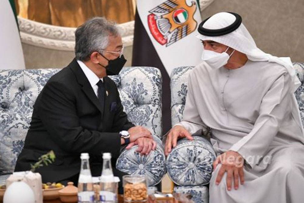 Al-Sultan Abdullah dan Sheikh Mohamed Zayed Al Nahyan merupakan rakan kolej pada tahun 1978 dan 1979 dan persahabatan itu kekal sehingga kini.(Gambar fail)- Foto FB Istana Negara