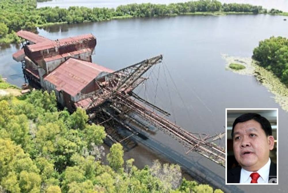 Kapal korek Sri Banting di Banting ini dijangka akan merancakkan lagi industri pelancongan Selangor. (Gambar kecil: Hee Loy Sian)