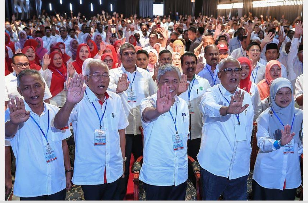 Timbalan Perdana Menteri Datuk Seri Dr Ahmad Zahid Hamidi (tengah) ketika hadir bagi merasmikan Konvensyen Perpaduan Negeri Kedah pada Ahad. - Foto Bernama. 