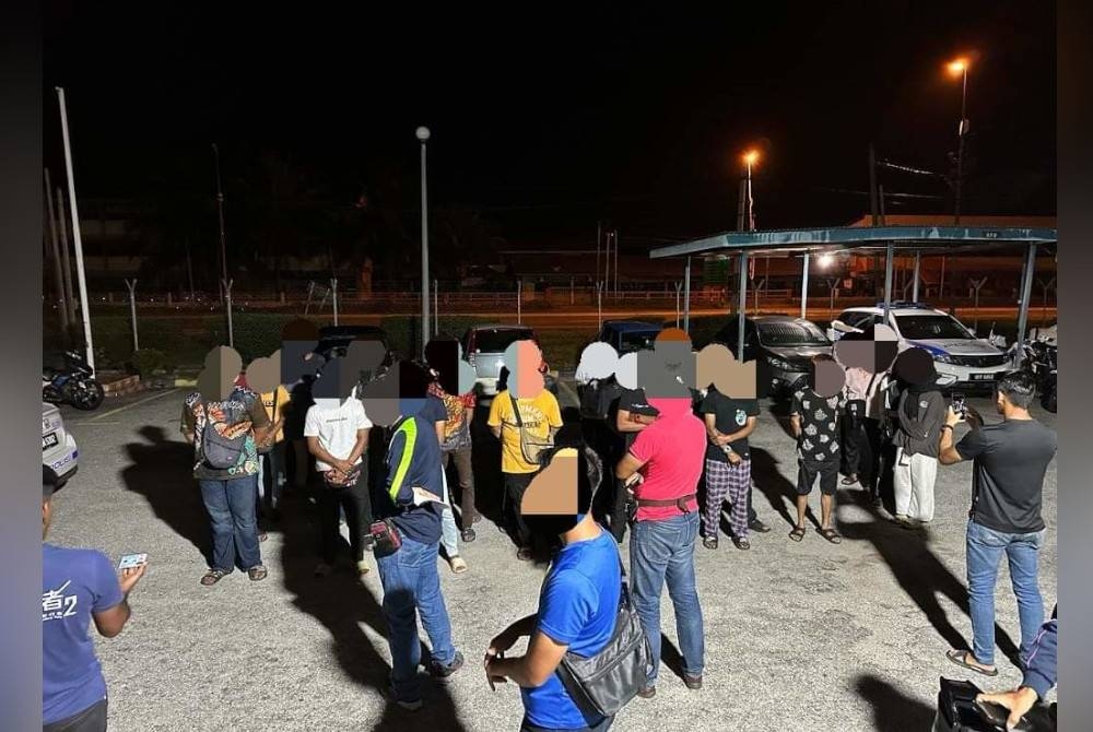 Sebahagian penunggang motosikal yang melakukan pelbagai kesalahan ditahan di sekitar Pekan Tanjong Karang pada Ahad.