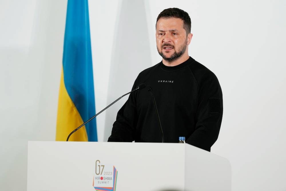 Zelensky bercakap pada sidang akhbar di mesyuarat negara Kumpulan Tujuh (G7) di Hiroshima, barat Jepun pada Ahad. - Foto EPA