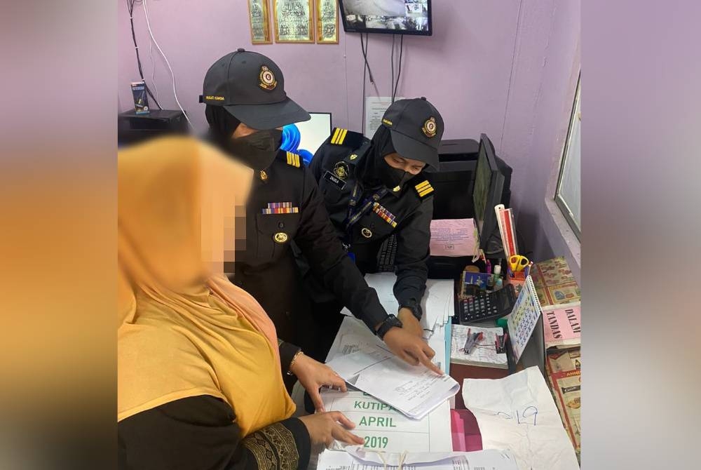 KPDN mengeluarkan kompaun terhadap wakil syarikat pengurusan bangunan kerana gagal kemuka resit penyelenggaran.