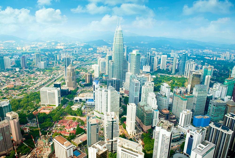 Di sebalik kerancakan hidup suasana bandar dengan bangunan pencakar langit serta pelbagai gedung membeli-belah dan kemudahan, ia sebenarnya menyumbang kepada tekanan kesihatan mental warga kota. - Gambar hiasan 123RF