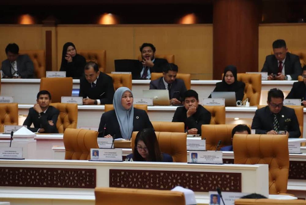 Salina ketika membahaskan RUU Perladangan Unggas (Pindaan) 2023 semasa sidang DUN Perak pada Rabu.