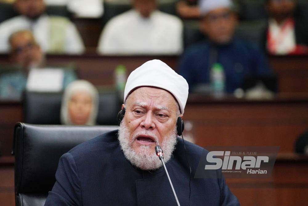 Bekas Mufti Besar Mesir, Prof Dr Ali Jum&#039;ah Muhammad Abdul Wahab menyampaikan syarahan pada majlis Munaqasyah Ilmiah yang diadakan di Universiti Islam Antarabangsa Malaysia (UIA) pada Rabu. - Foto Sinar Harian ROSLI TALIB