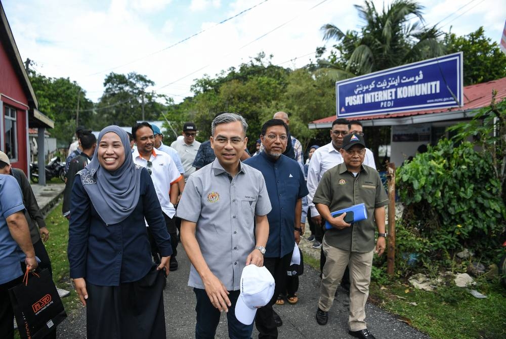 Fahmi hadir pada Program Kita Madani di Pulau Tuba, Langkawi pada Rabu. - Foto Bernama