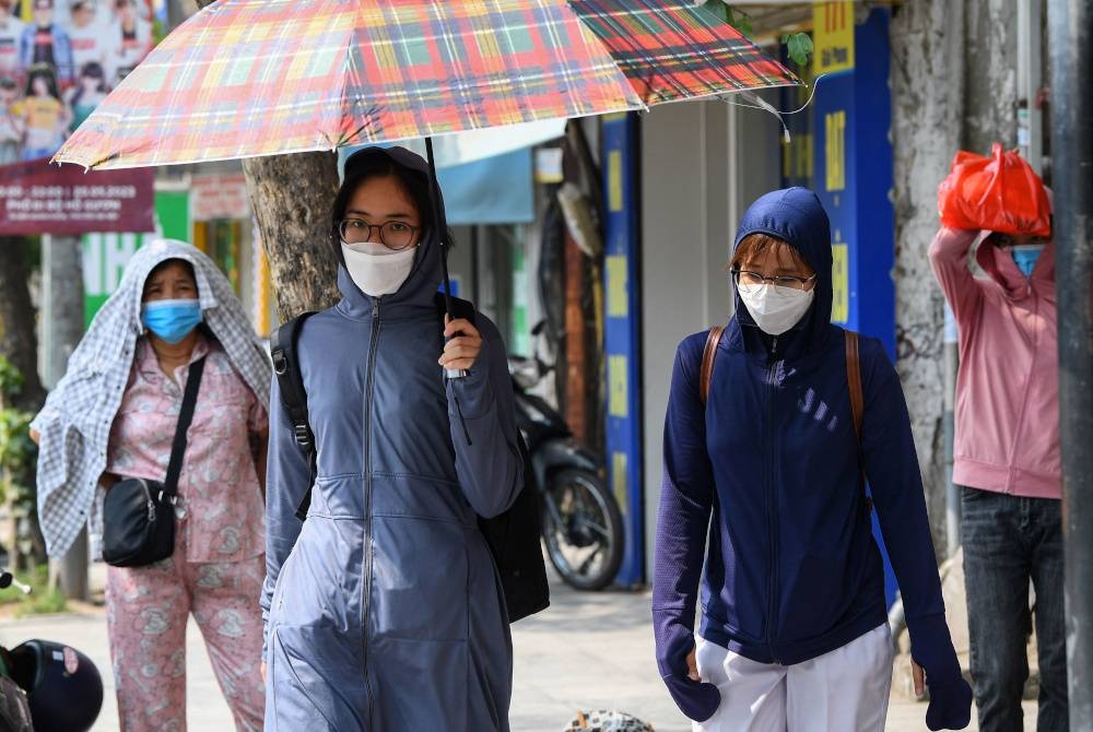 Menurut ramalan cuaca, bandar di seluruh Vietnam akan terus menyaksikan indeks UV yang tinggi hingga sangat tinggi dari 25 hingga 27 Mei. - Foto AFP