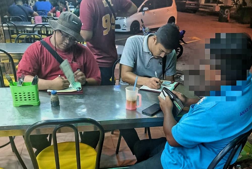 Penguatkuasa JKN Melaka mengeluarkan notis terhadap individu yang merokok di tempat awam.