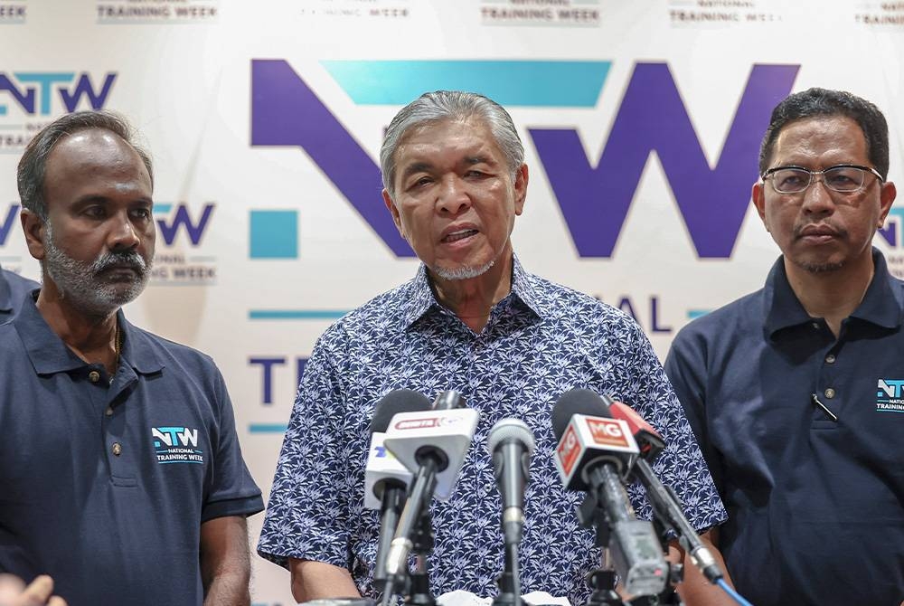 Ahmad Zahid pada sidang akhbar selepas Majlis Kemuncak Minggu Latihan Kebangsaan (NTW) 2023 di Pusat Konvensyen Antarabangsa Putrajaya (PICC) pada Sabtu. - Foto Bernama