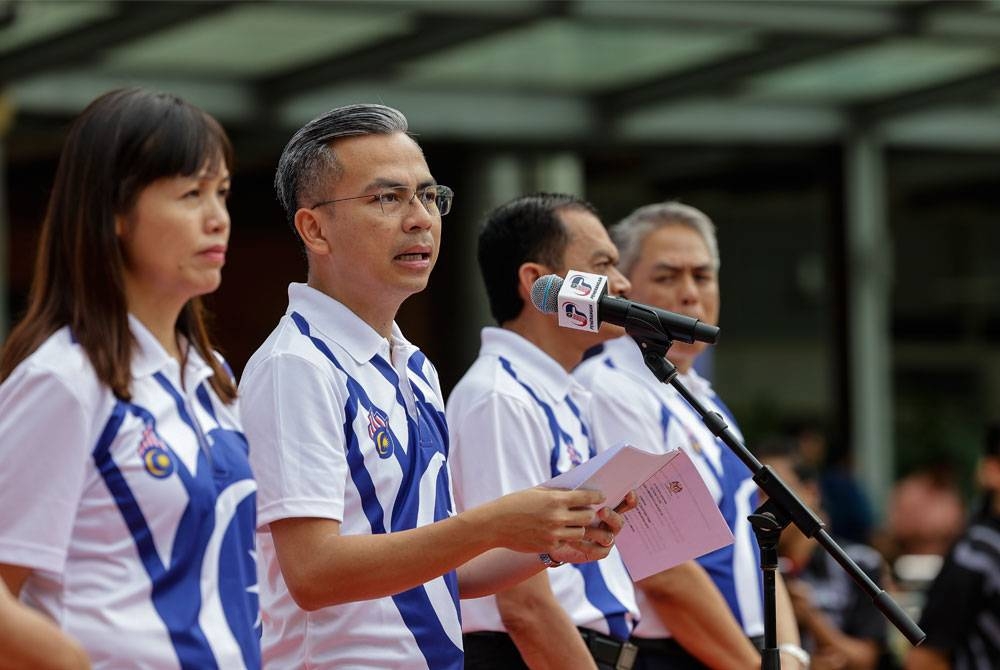 Fahmi ketika berucap melancarkan logo dan tema Hari Kebangsaan dan Hari Malaysia (HKHM) 2023 di Esplanade, Taman KLCC pada Sabtu. - Foto Bernama