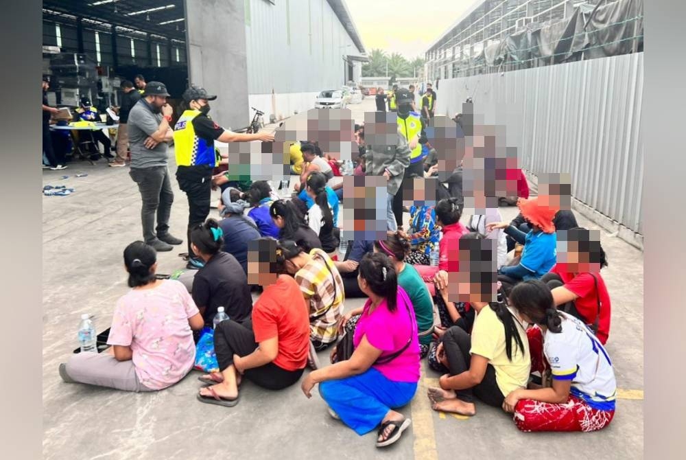 Antara individu yang ditahan dalam serbuan di sebuah kilang memproses barang terpakai di Telok Panglima Garang, Kuala Langat pada Jumaat.