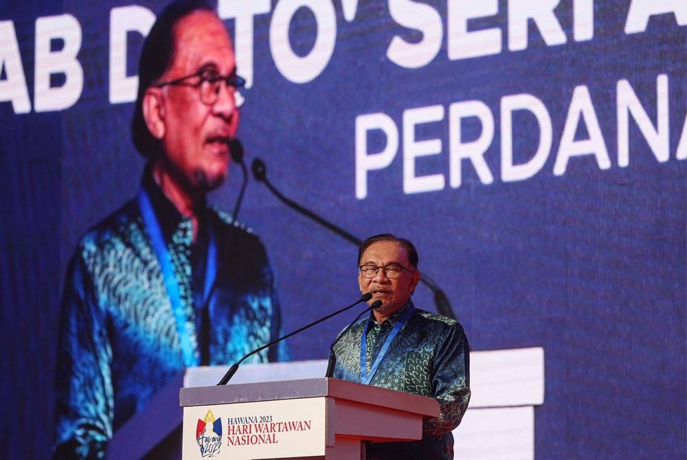 Anwar menyampaikan ucapan dan merasmikan sambutan Hari Wartawan Nasional (Hawana) 2023 di Ipoh pada Ahad. - Foto Bernama