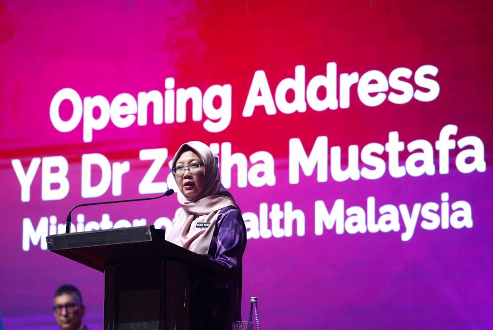 Dr Zaliha berucap pada Persidangan dan Pameran Penjagaan Kesihatan Antarabangsa Persatuan Hospital Swasta Malaysia (APHM) di sini pada Selasa. - Foto Bernama