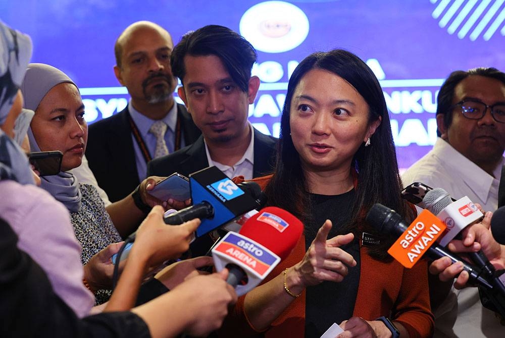 Menteri Belia dan Sukan Hannah Yeoh ketika sidang media selepas Mesyuarat Jawatankuasa Kabinet Pembangunan Sukan di Bangunan Perdana Putra hari ini.- Foto Bernama