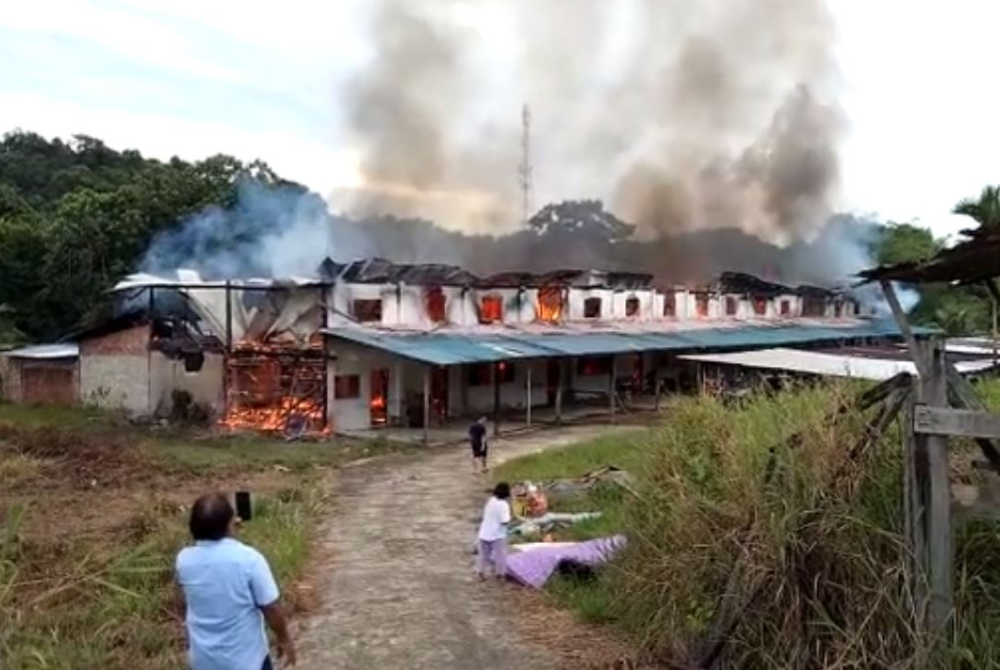 Tangkap layar video yang dikongsi pengguna Facebook.