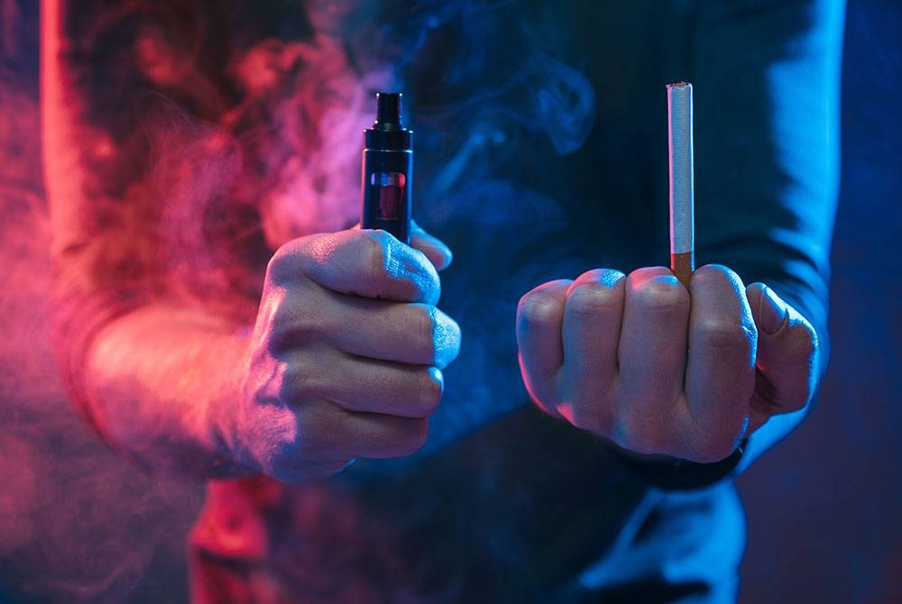 Penggunaan produk tembakau termasuk rokok dan vape dalam kalangan masyarakat masih lagi tinggi di negara ini. - Gambar hiasan 123RF