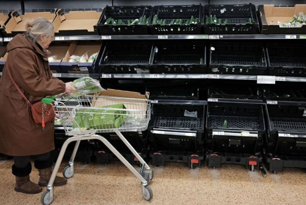 Pasar raya di Britain mengalami masalah kekurangan bekalan sayur-sayuran sejak awal tahun lalu.