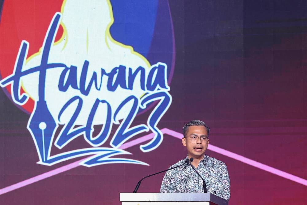 Menteri Komunikasi dan Digital, Fahmi Fadzil berucap ketika sambutan Hari Wartawan Nasional (Hawana) 2023 yang berlangsung pada Ahad - Foto: Bernama