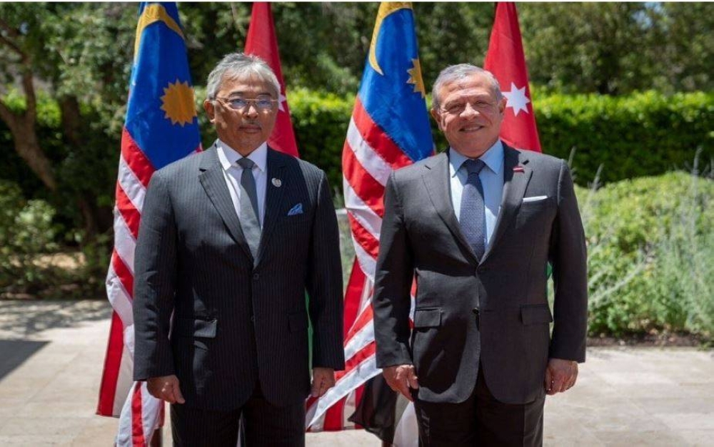 Yang di-Pertuan Agong Al-Sultan Abdullah Ri&#039;ayatuddin Al-Mustafa Billah Shah pada Rabu berkenan berangkat bertemu dengan Raja Jordan Raja Abdullah II di Beit Al Urdun, Amman. Foto: Facebook Istana Negara.