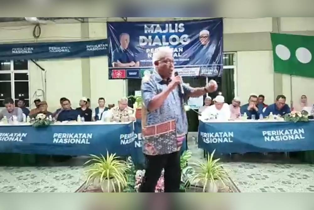 Hamzah semasa berucap pada Majlis Dialog PN Parlimen Sungai Besar di Markas Pas Simpang 5 Sungai Besar di sini pada Khamis malam.