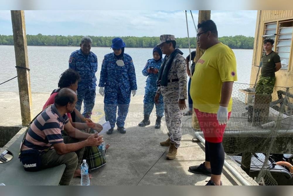 Dua nelayan yang hanyut di perairan Kuala Langat berjaya diselamatkan.