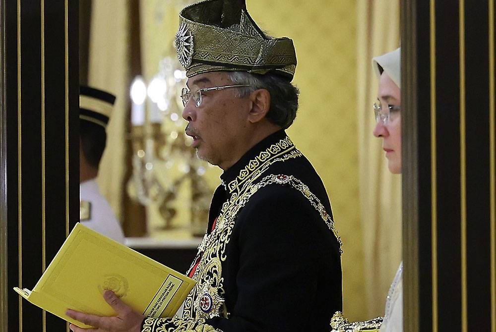 Al-Sultan Abdullah Ri&#039;ayatuddin Al-Mustafa Billah Shah berkenan menyampaikan Titah Diraja pada Istiadat Menghadap dan Istiadat Pengurniaan Darjah Kebesaran, Bintang dan Pingat Persekutuan sempena sambutan Ulang Tahun Hari Keputeraan Rasmi Yang di-Pertuan Agong di Istana Negara pada Isnin. - Foto Bernama