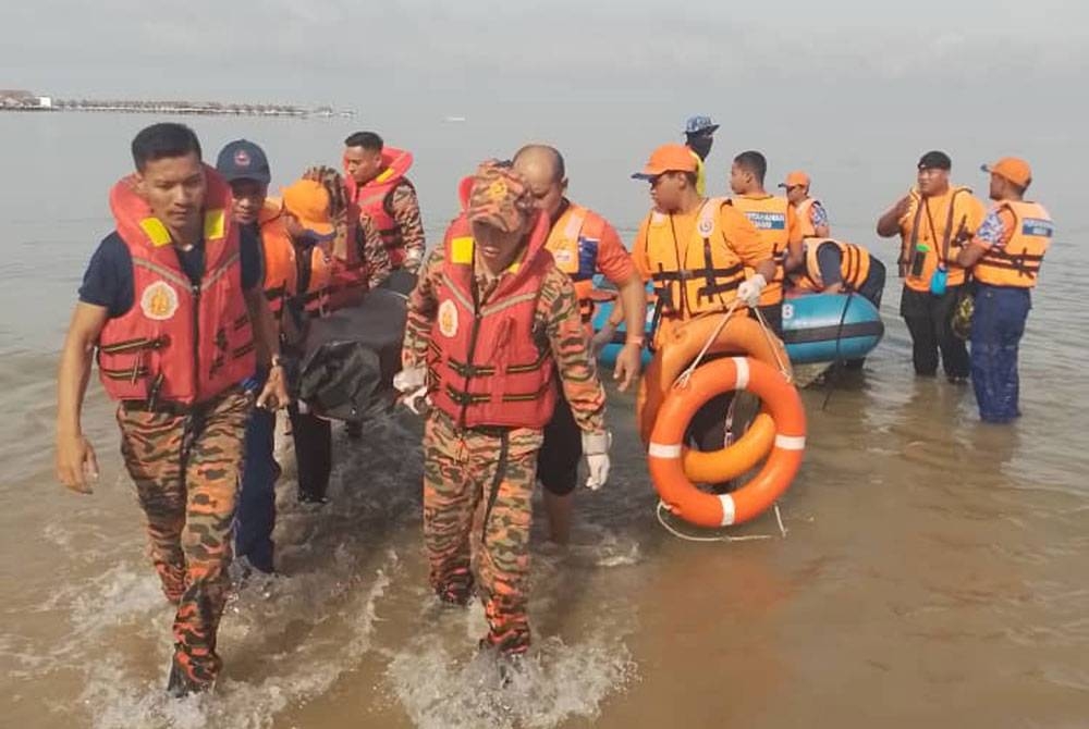 Mayat Mohd Faizal ditemui pada Isnin selepas usaha pencarian dilakukan sepasukan anggota penyelamat. Foto: Bomba Selangor