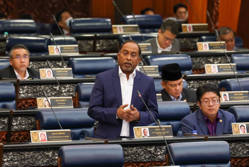 Zambry ketika sesi soal jawab pada Persidangan Dewan Rakyat di Bangunan Parlimen hari ini. - Foto Bernama