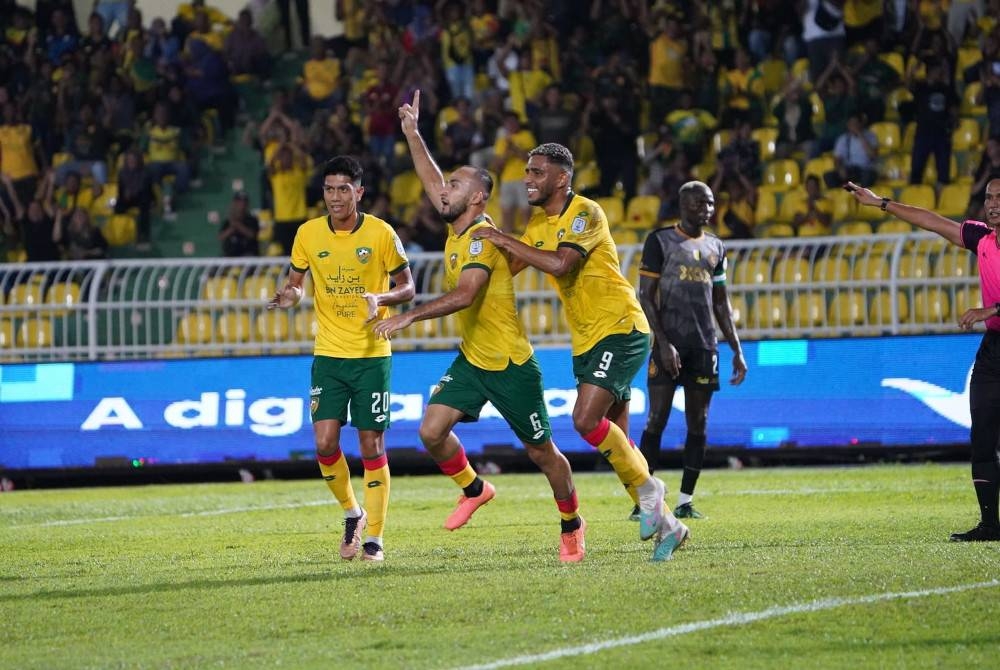 Amirbek (tengah) menjaringkan dua gol untuk membantu KDA FC menewaskan Perak FC 3-0 di Stadium Darul Aman pada malam Rabu. - Foto KDA FC