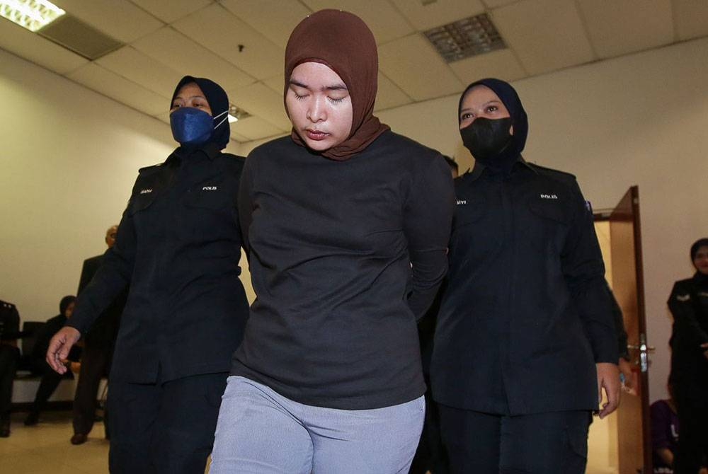 Pihak polis membawa Nor Zannah ke Mahkamah Majistret Shah Alam pada Khamis atas pertuduhan mencuri rantai emas, Sabtu lalu.