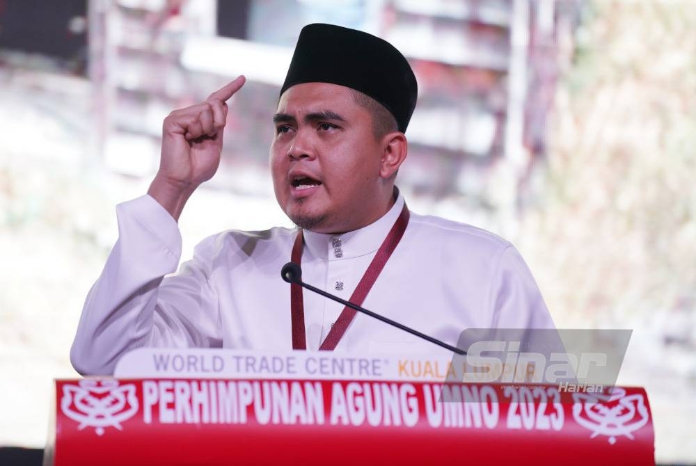 Dr Muhamad Akmal menyampaikan ucapan pada Perhimpunan UMNO 2023 yang diadakan di Pusat Dagangan Dunia Kuala Lumpur, pada Khamis - Foto Sinar Harian/Rosli Talib