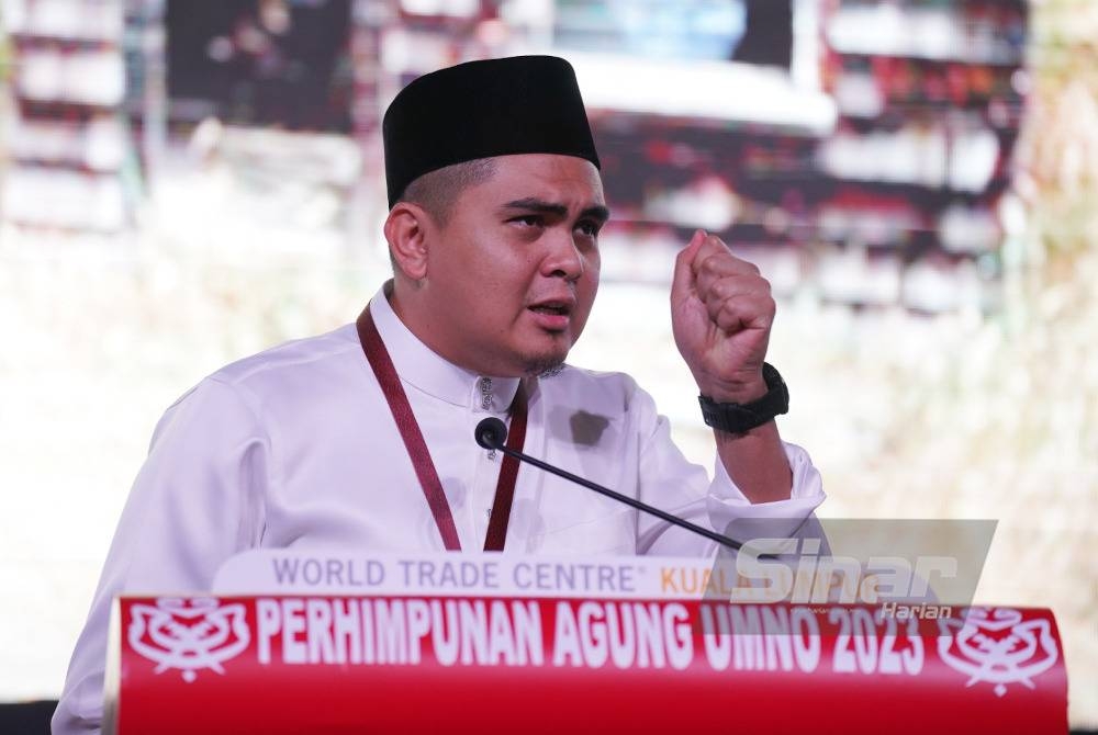 Dr Muhamad Akmal semasa ucapan dasar sempena Perhimpunan Agung Pemuda UMNO 2023 yang berlangsung di Pusat Dagangan Dunia di sini, pada Khamis. - Foto Sinar Harian/ Rosli Talib