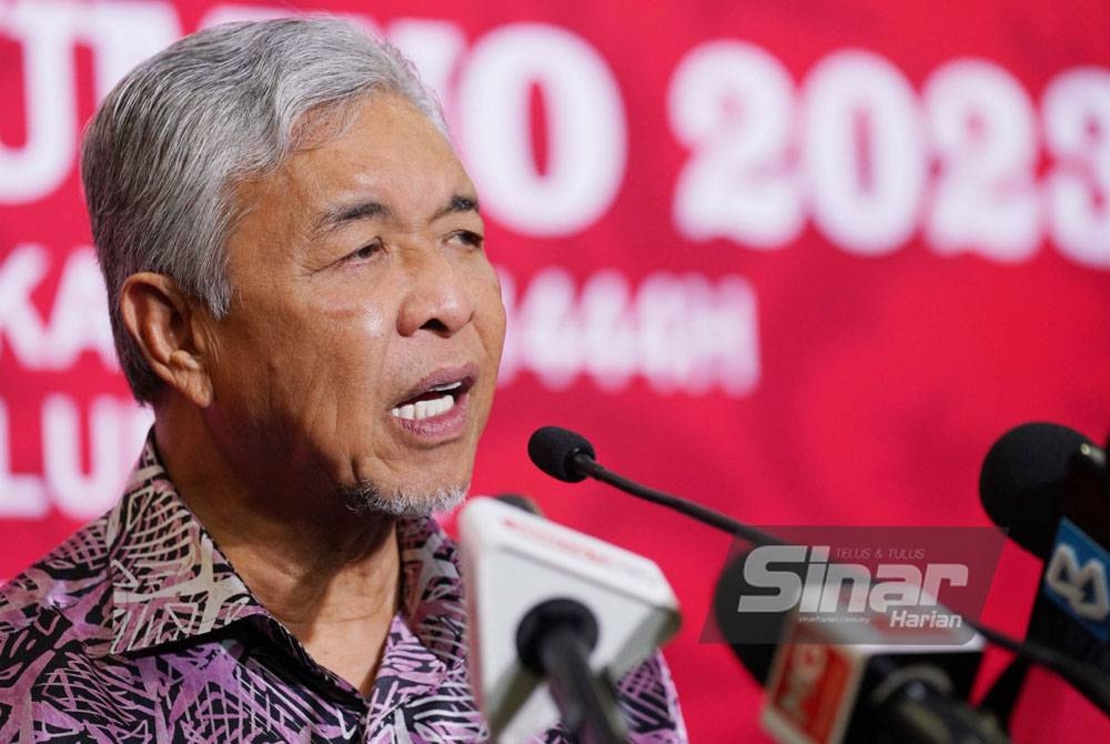 Ahmad Zahid ketika sidang akhbar selepas melawat Laman Media sempena Perhimpunan Agung UMNO (PAU) 2023 di Pusat Dagangan Dunia Kuala Lumpur (WTCKL) di sini, pada Khamis. - Foto Sinar Harian/ Rosli Talib