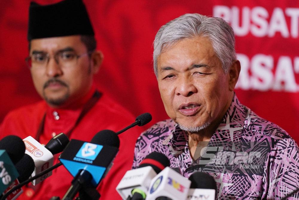 Ahmad Zahid ketika sidang akhbar selepas melawat Laman Media sempena Perhimpunan Agung UMNO (PAU) 2023 di Pusat Dagangan Dunia Kuala Lumpur (WTCKL) di sini, pada Khamis. - Foto Sinar Harian/Rosli Talib