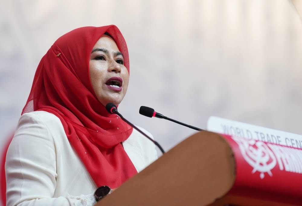 Noraini ketika menggulung ucapan dasar sempena Perhimpunan Agung Wanita UMNO 2023 di Pusat Dagangan Dunia Kuala Lumpur (WTCKL) di sini pada Khamis.