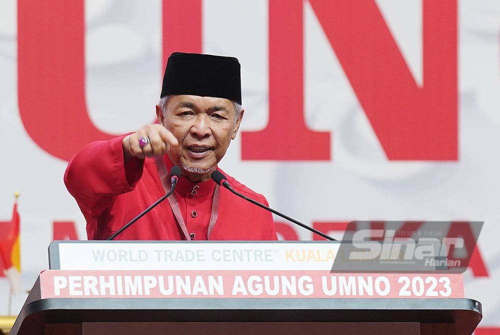 Ahmad Zahid ketika menyampaikan ucapan dasar sempena PAU 2023 di Dewan Merdeka, WTCKL pada Jumaat.