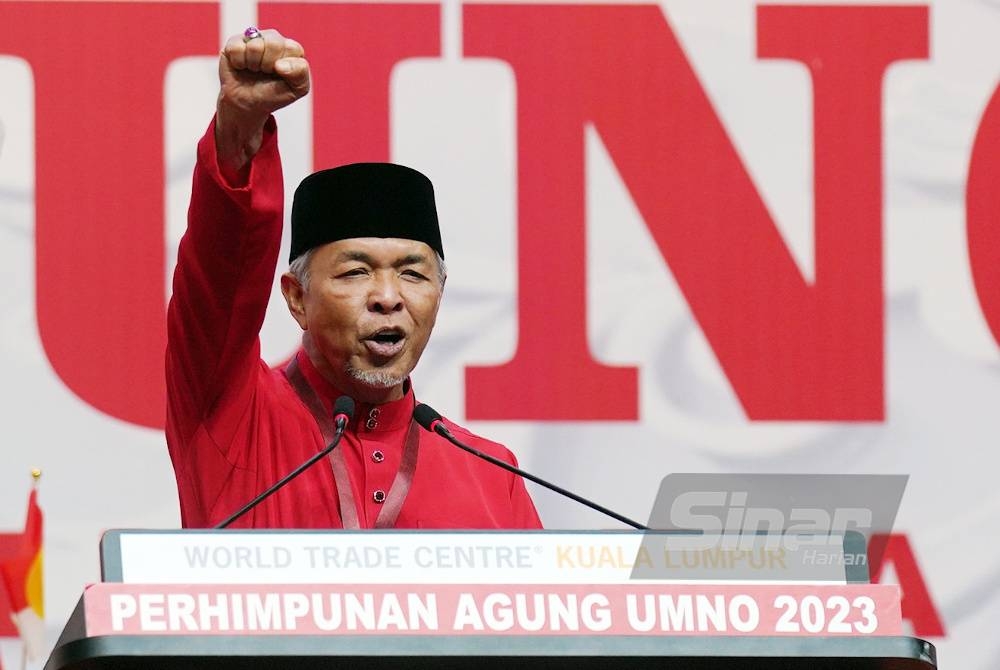 Ahmad Zahid ketika menyampaikan ucapan dasar presiden sempena Perhimpunan Agung UMNO 2023 pada Jumaat. - Foto Sinar Harian ROSLI TALIB