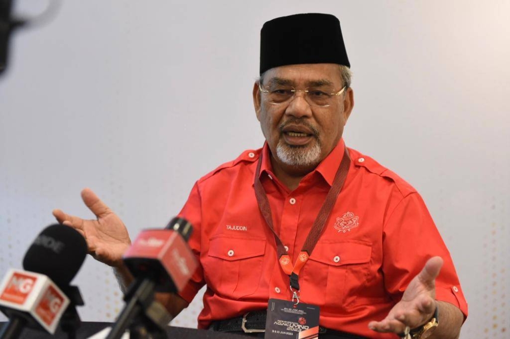 Tajuddin bercakap kepada pemberita pada sidang akhbarnya hari ini.