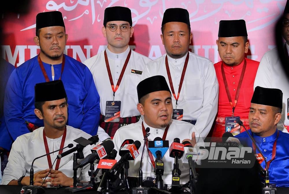 Muhamad Akmal bercakap semasa sidang media pada hari terakhir Perhimpunan Agung UMNO 2023 yang diadakan di Pusat Dagangan Dunia Kuala Lumpur pada Sabtu. - Foto Sinar Harian ASRIL ASWANDI SHUKOR