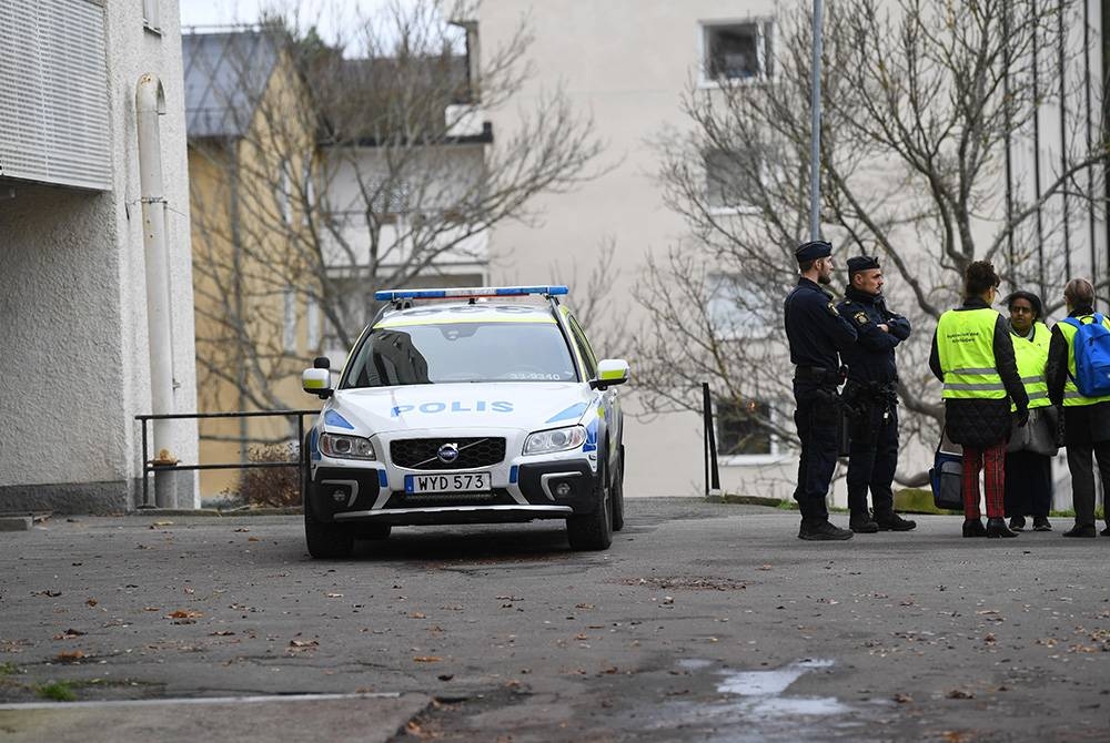 Seorang maut manakala tiga lagi cedera dalam kejadian tembakan berhampiran Farsta Centrum di selatan Stockholm pada Sabtu. Foto AFP