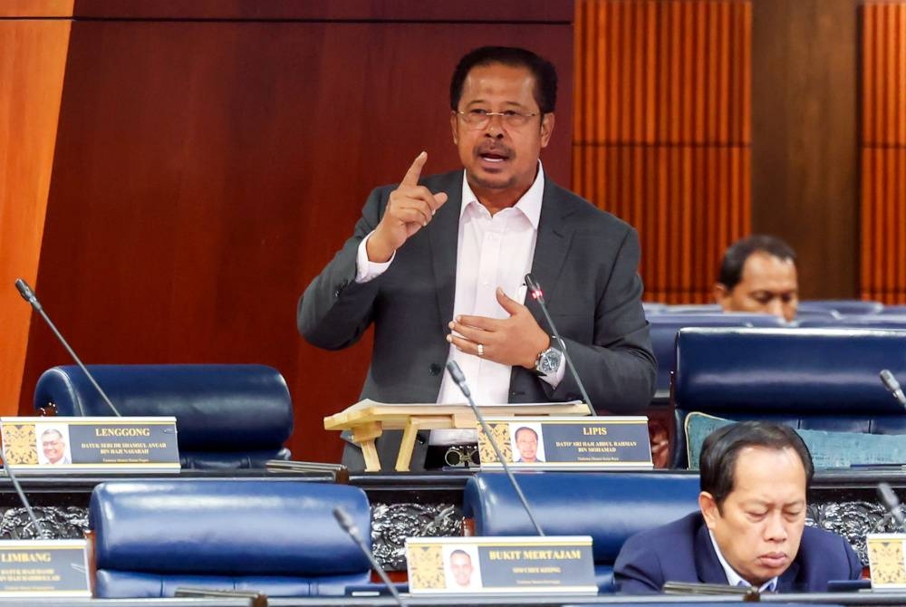 Abdul Rahman ketika sesi soal jawab pada Persidangan Dewan Rakyat di Bangunan Parlimen, pada Isnin. - Foto Bernama