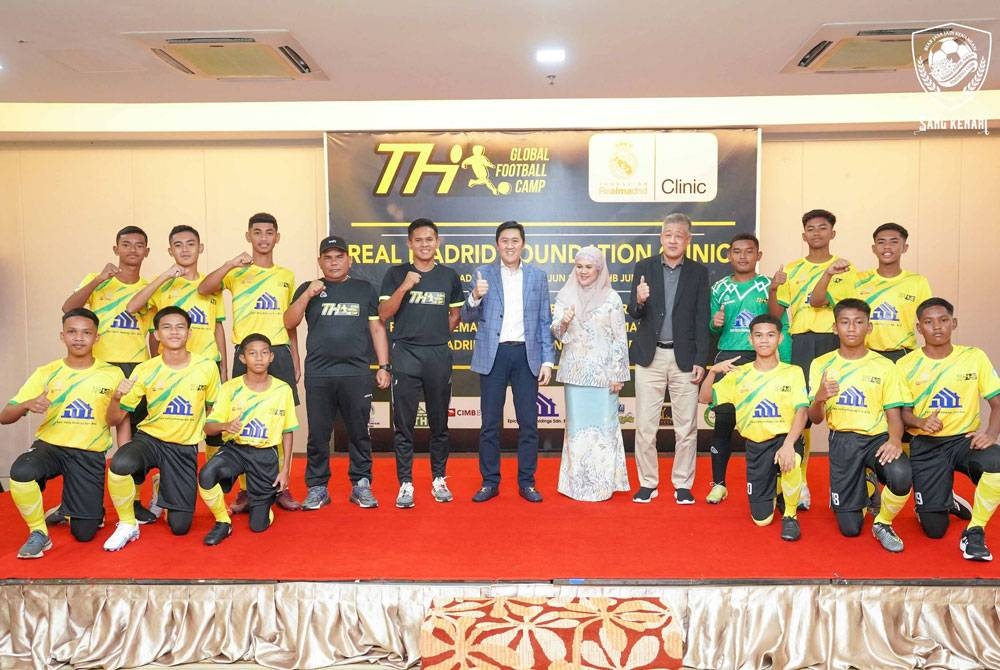 12 pelajar dari SMK Tunku Anum Tunku Abdul Rahman terpilih selepas mereka menjuarai kejohanan bola sepak remaja yang dianjurkan TH Global Football Camp Road to Real Madrid di Pulau Pinang awal tahun ini. - Foto: KDA FC