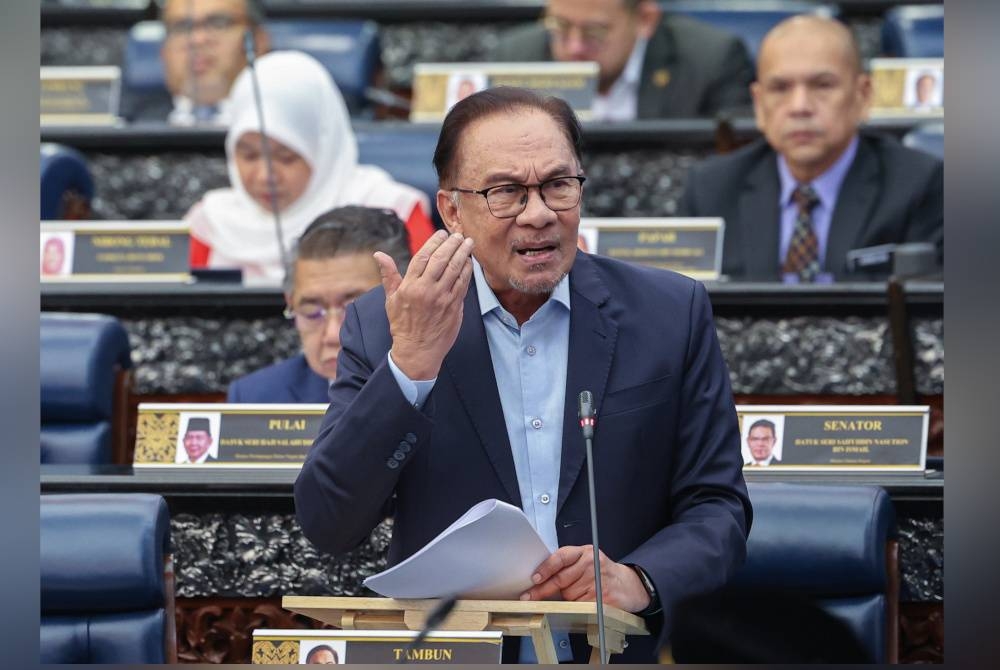 Anwar ketika sesi Waktu Pertanyaan-Pertanyaan Menteri pada Persidangan Dewan Rakyat di Bangunan Parlimen pada Selasa. - Foto Bernama