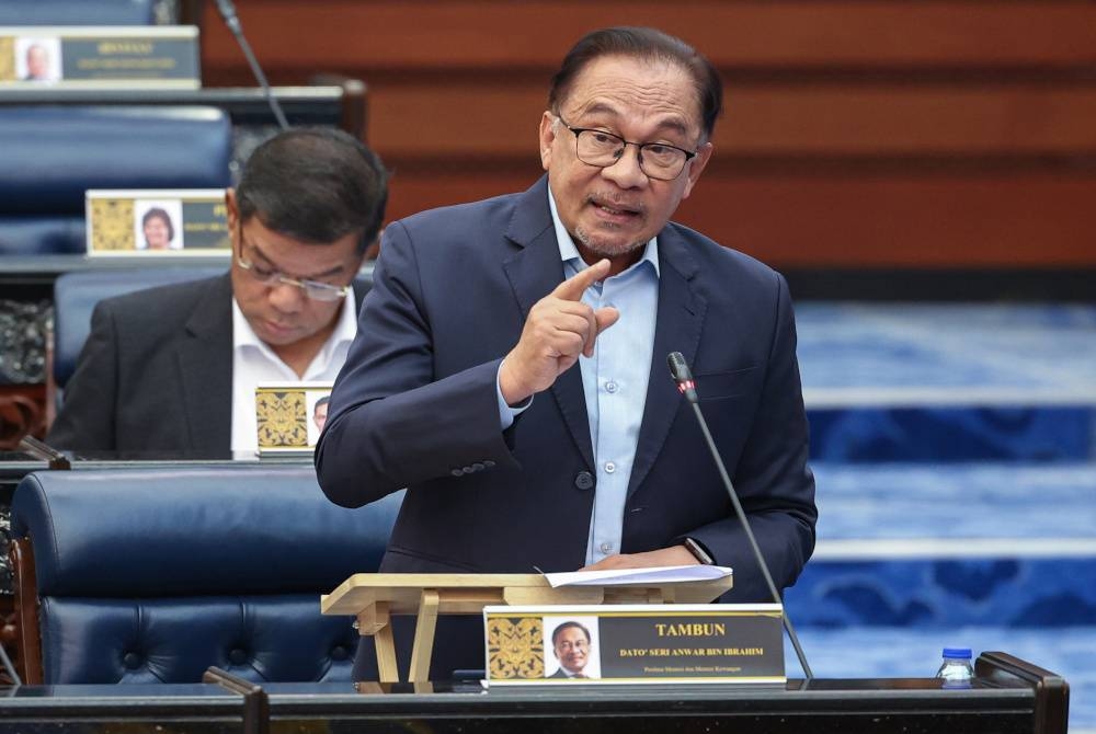 Anwar ketika sesi Waktu Pertanyaan-Pertanyaan Menteri pada Persidangan Dewan Rakyat di Bangunan Parlimen pada Selasa. - Foto Bernama