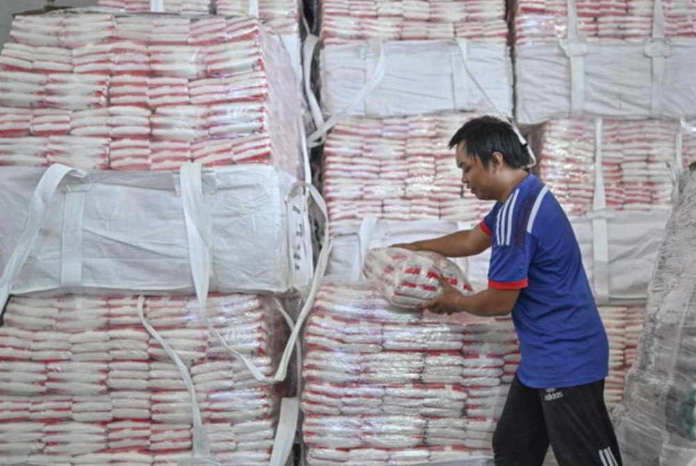 KPDN Perak telah mengadakan libat urus dan memastikan pemborong serta peruncit terpilih mempunyai bekalan stok barang kawalan mencukupi di setiap daerah. - Foto hiasan/Bernama